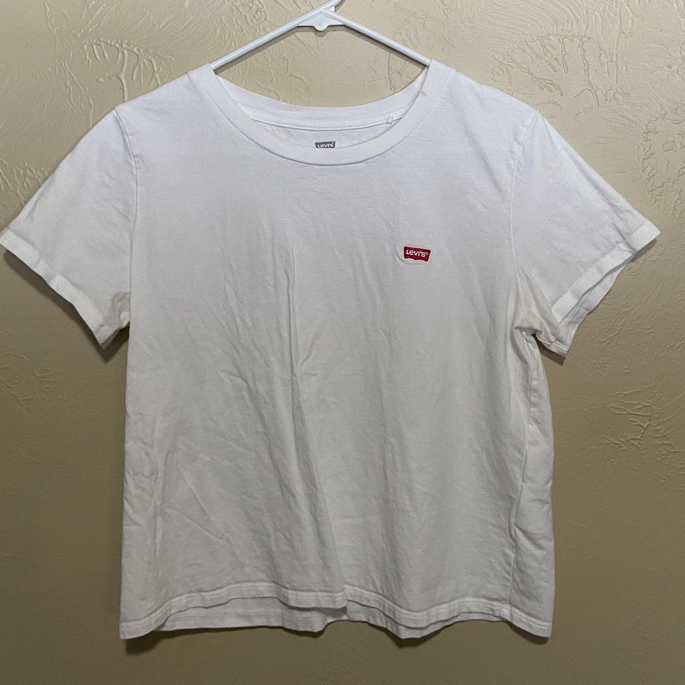 White Levi's crop top!